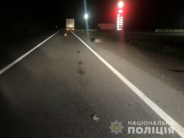 Под Харьков грузовик насмерть сбил мужчину
