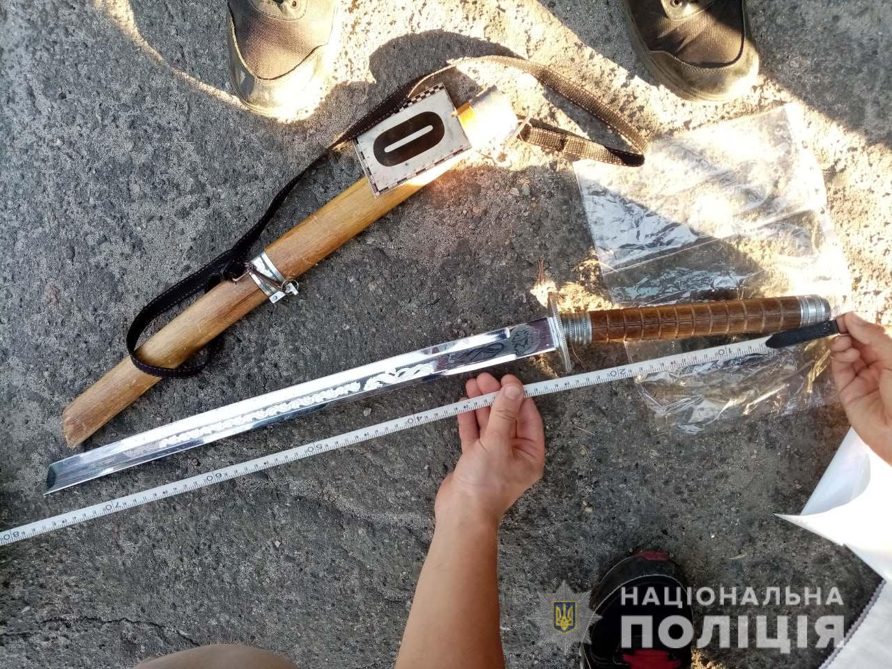 Под Харьковом пьяный пациент угрожал врачу катаной