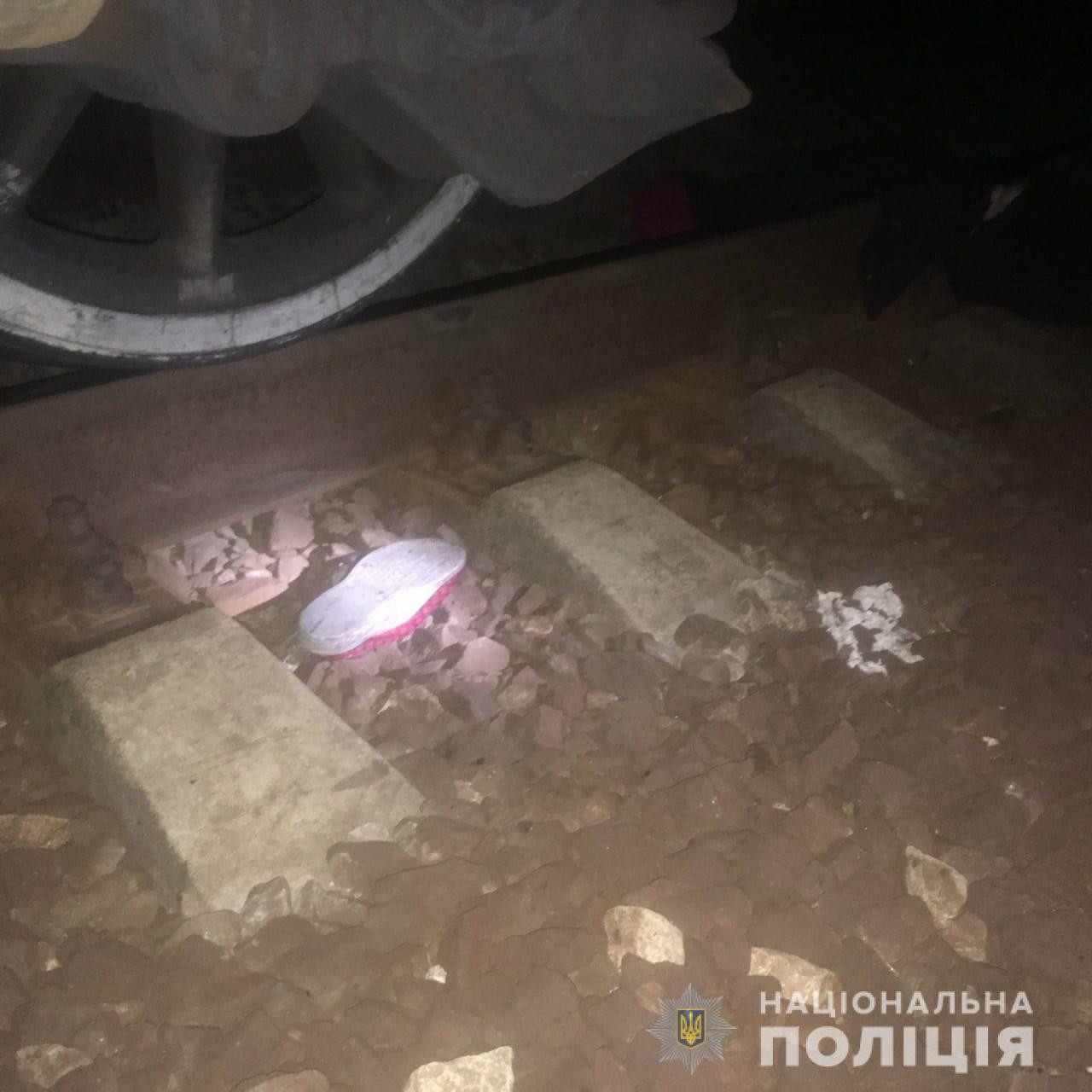 Под Харьковом поезд задавил женщину, которая неожиданно выбежала из кустов и легла на рельсы