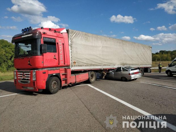 Под Харьковом в результате автокатастрофы погибли три человека
