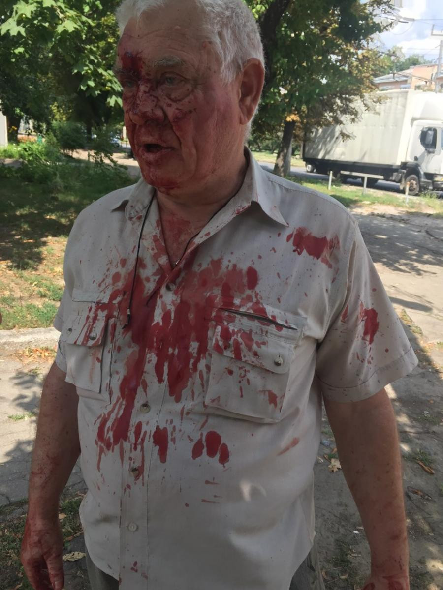 Харьковского полицейского отстранили от службы из-за нападения на пенсионера в трамвае