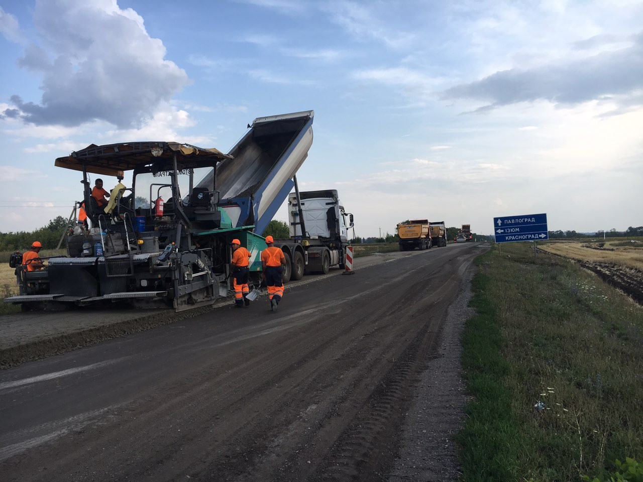 Ежедневно в Харьковской области укладывают около 500 тонн асфальтобетона