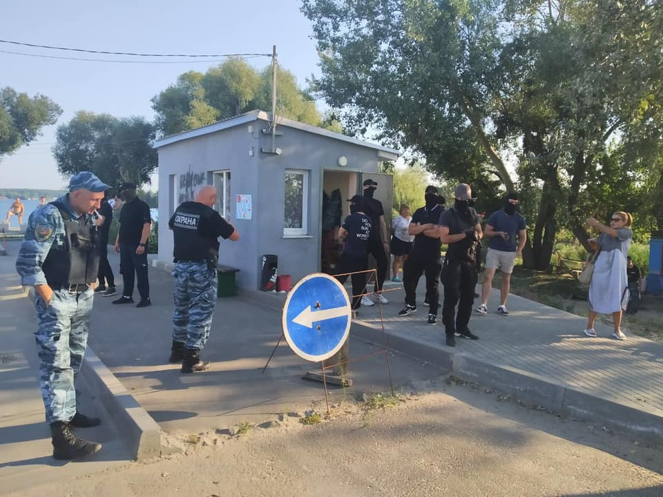 Зеленского просят решить вопрос с незаконным перекрытием доступа к воде на Безлюдовке