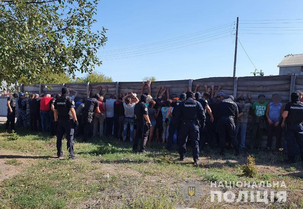 Родственницу “черного лесника” Сысы подозревают в нападении на журналиста (видео)