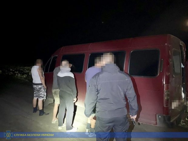 В Харьковской области остановили авто с контрабандой на 500 тысяч
