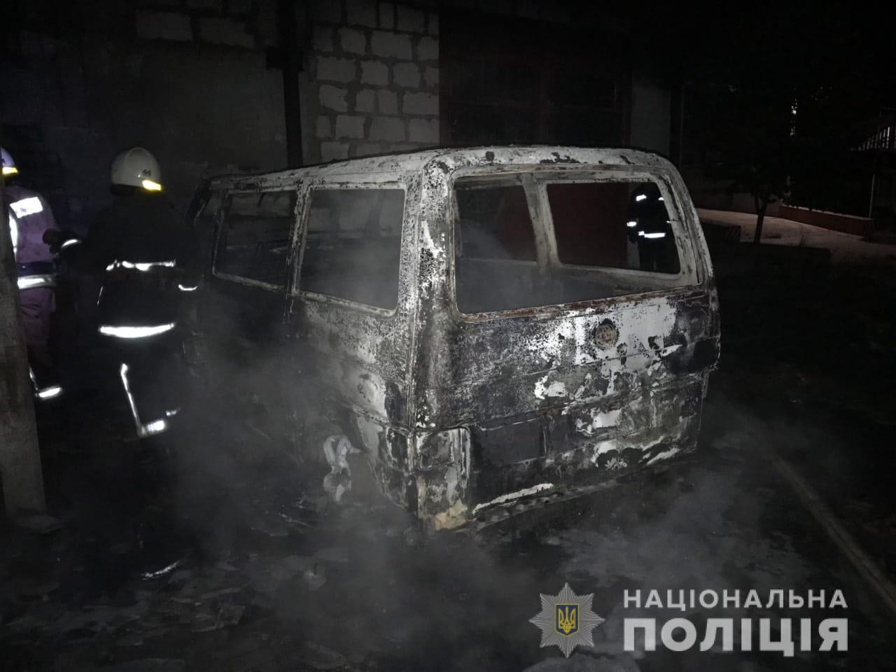 Под Харьковом в результате поджога, супруги остались без двух автомобилей