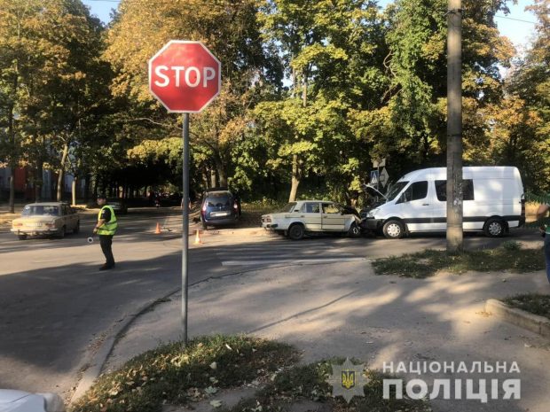В ДТП на ХТЗ пострадали двое детей, мужчина и женщина