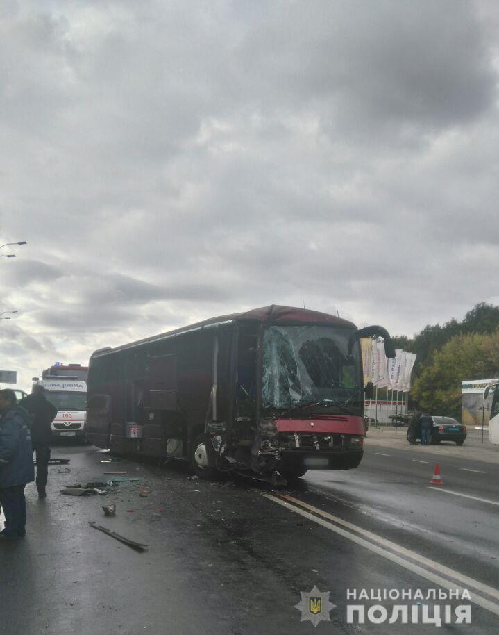 Под Харьковом столкнулись рейсовый автобус и грузовик