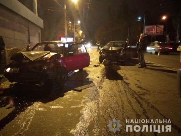 Ночью на Салтовке в результате дорожно-транспортного происшествия травмировались четыре человека