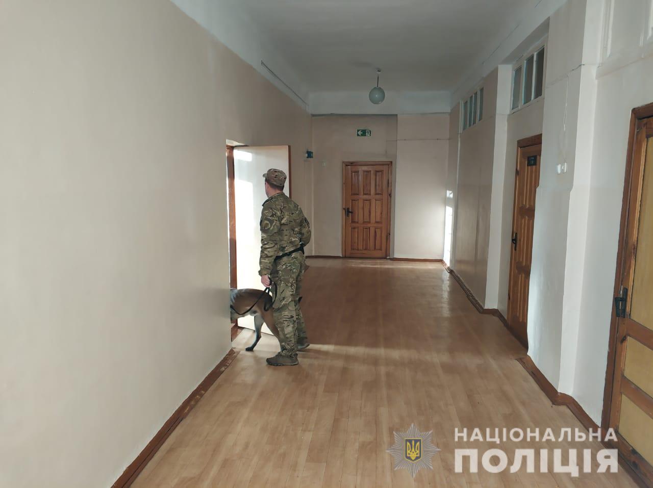 Информация о заминировании пяти учебных заведений в Харькове не подтвердилась