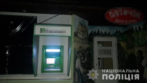 В Харькове неизвестные пытались повредить банкомат и украсть деньги