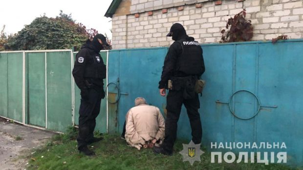 В Харькове полиция разоблачила мужчину в продаже оружия