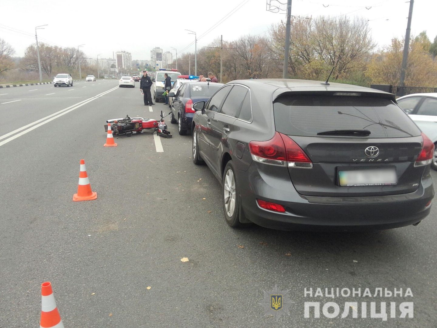 В Харькове в результате аварии пострадал водитель мотоцикла