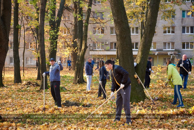 В Харькове на субботник вышли более 18 тысяч человек