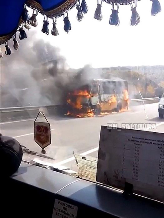 Под Харьковом во время движения загорелся автобус