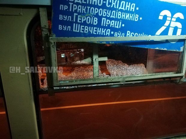Неизвестные обстреляли трамвай в Харькове