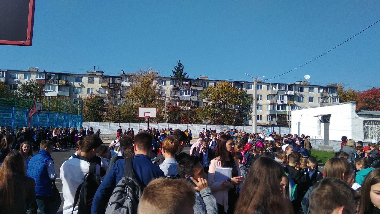 В Харькове бомбу ищут в лицее, в двух гимназиях и двух школах