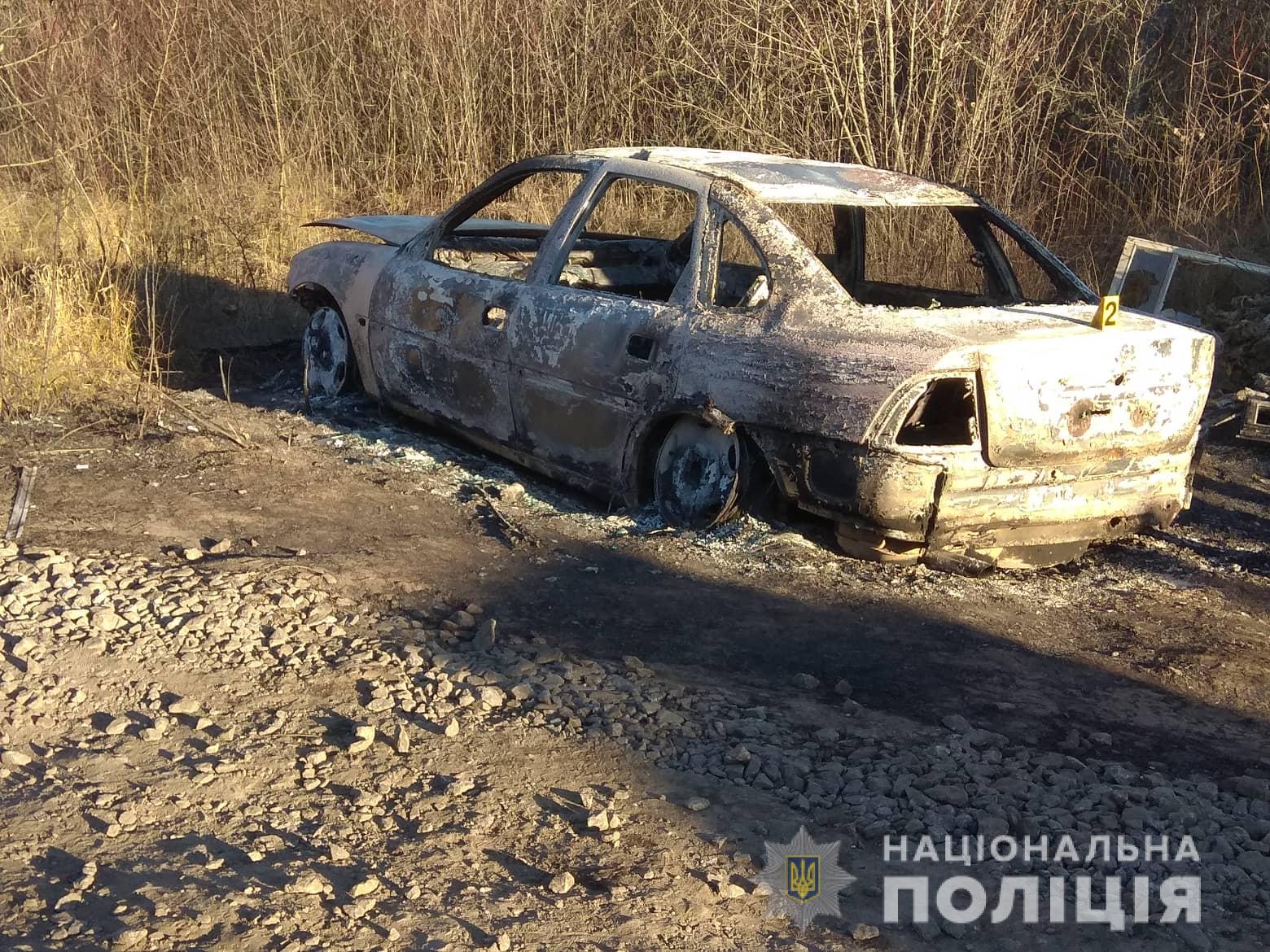 На пустыре нашли сожженную евробляху, на которой могли скрыться организаторы взрыва в центре Харькова