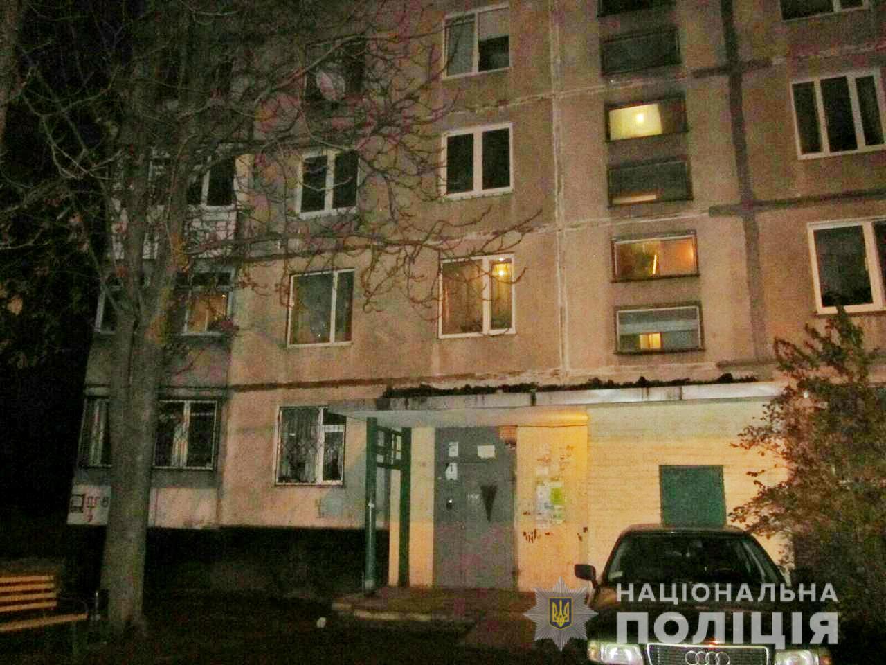 В Харькове неизвестные бросили на балкон квартиры бутылку с зажигательной жидкостью