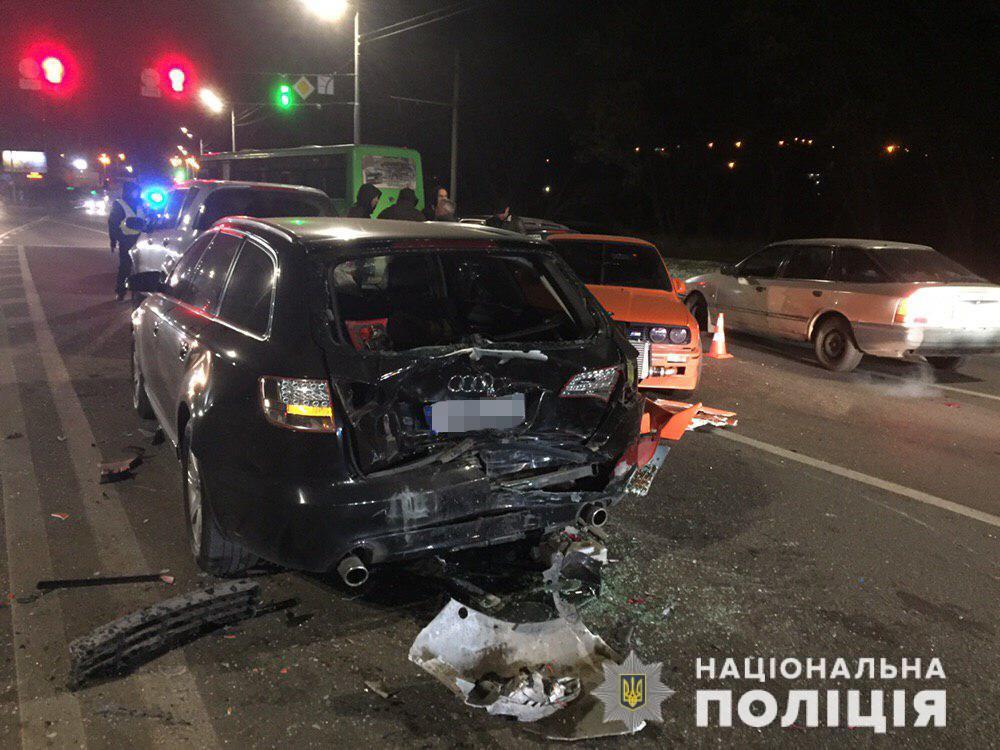 В Харькове произошло ДТП с участием пяти автомобилей