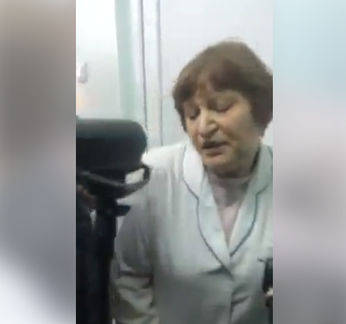 В Харькове активисты ударили медика по лицу