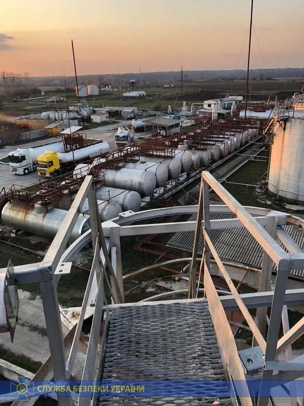 На нефтеперерабатывающем заводе под Харьковом нелегально производили топливо