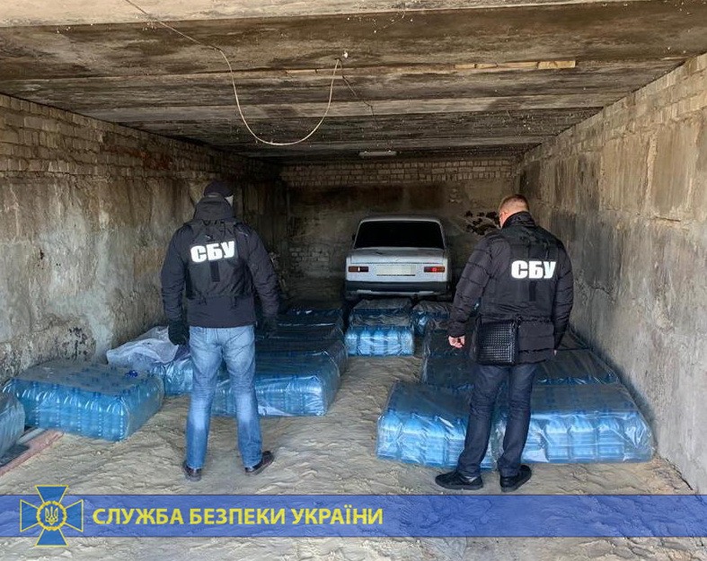 Жители Харьковщины разливали в гараже суррогатный алкоголь