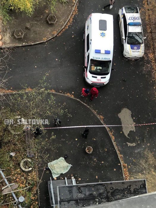 На Салтовке женщина выпала из окна шестнадцатиэтажки