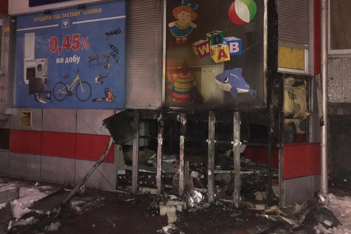 На Салтовке горел ломбард