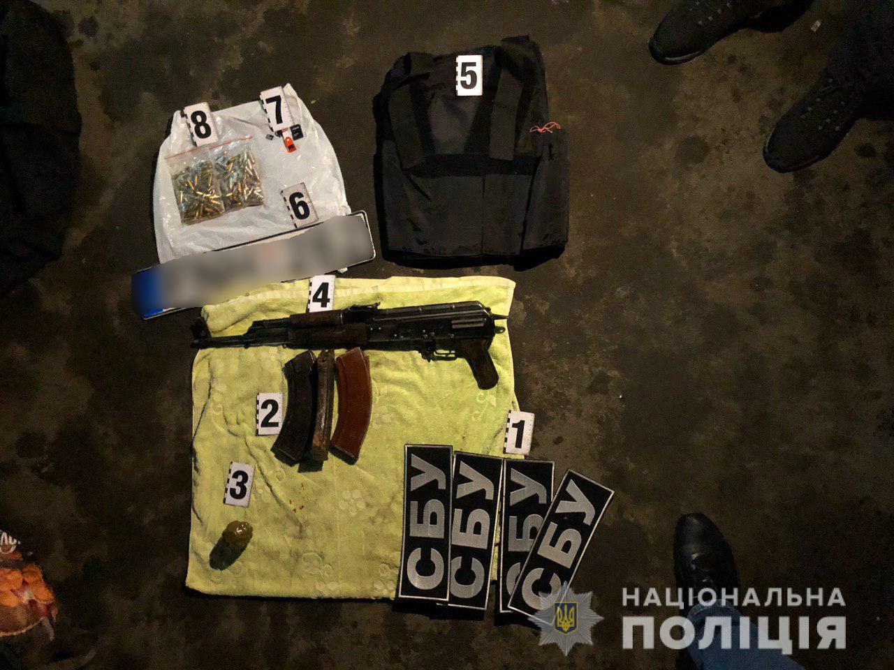 В Харькове полицейские обнаружили оружие и боеприпасы у группы мужчин