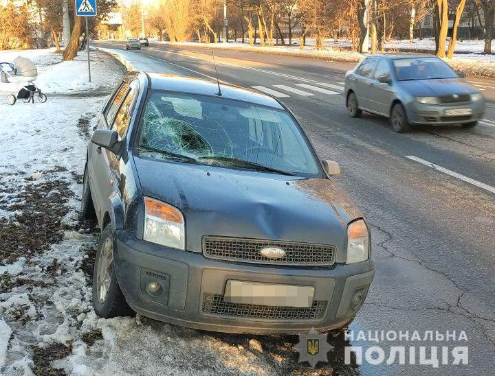 В Харькове водитель автомобиля сбил мужчину с коляской