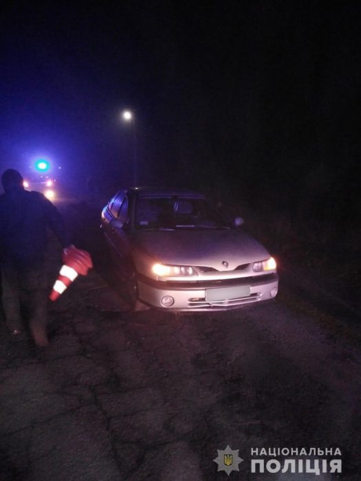 Под Харьковом водитель автомобиля не заметил лежащего на дороге мужчину и наехал на него