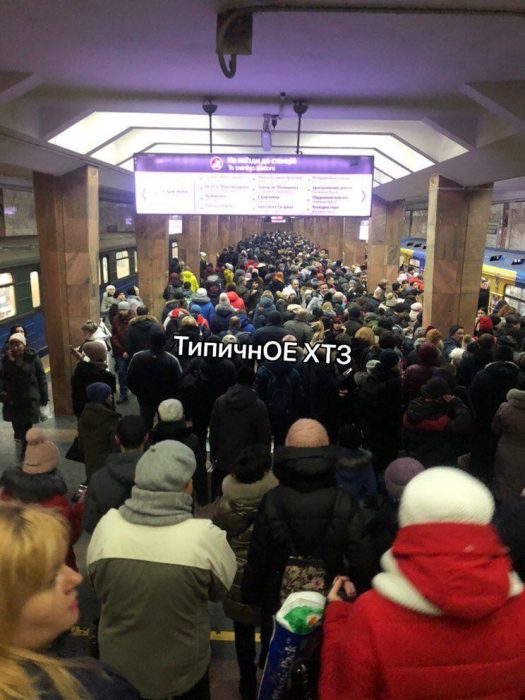 В метро поезд не смог отправится со станции