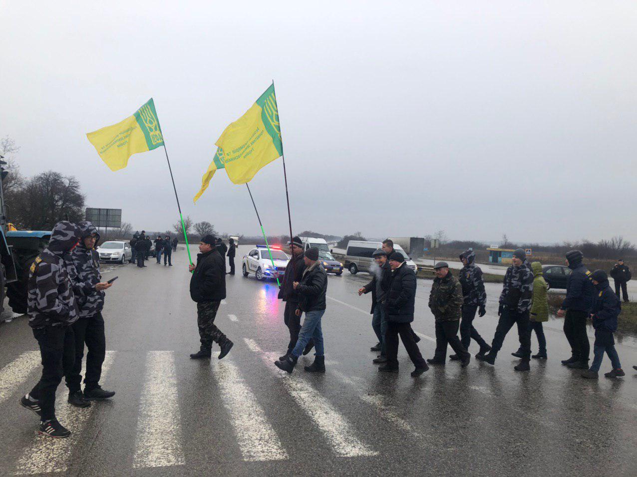 Националисты перекрыли трассу Харьков-Чугуев (фото)