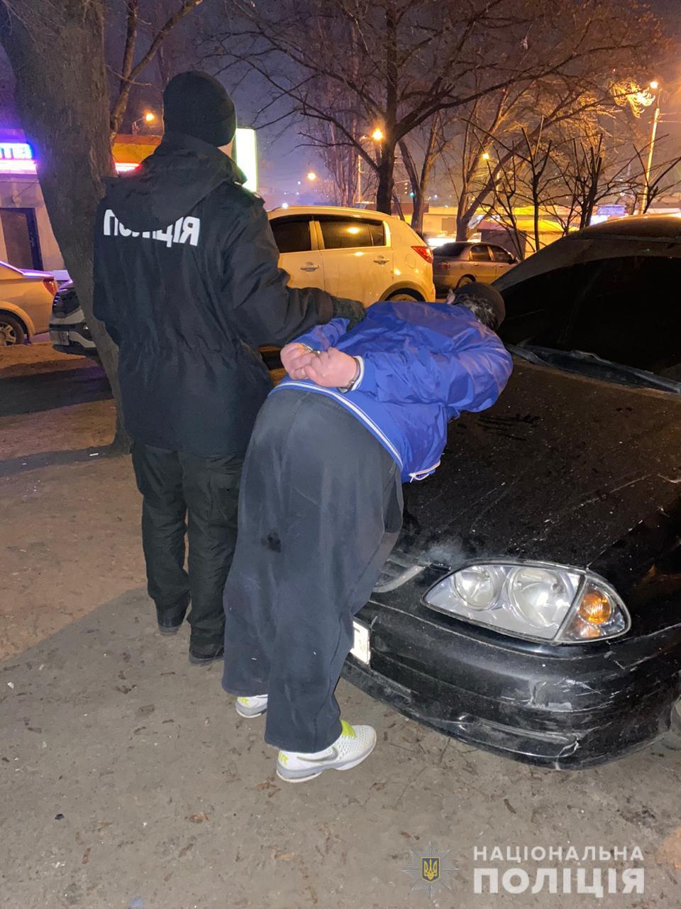 В центре Харькова иностранец ограбил харьковчанина