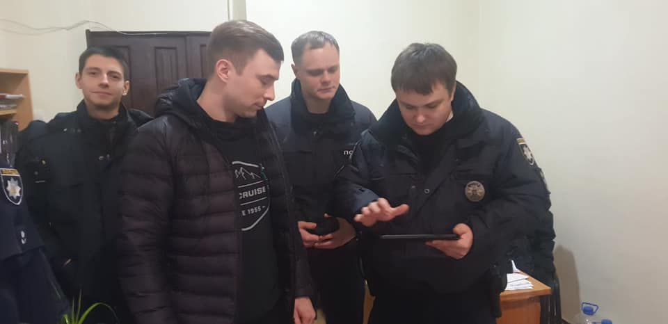 Авто и файера под Харьковской ОГА: инициатора протеста оштрафовали