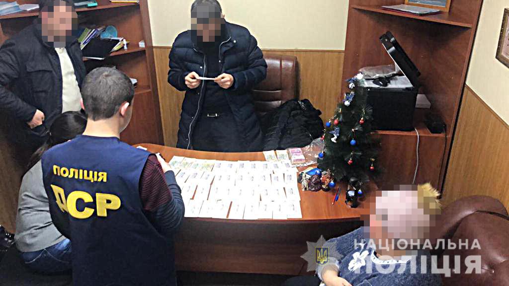 Во взяточничестве разоблачили одного из заместителей городского головы и начальника отдела Мерефянской мэрии