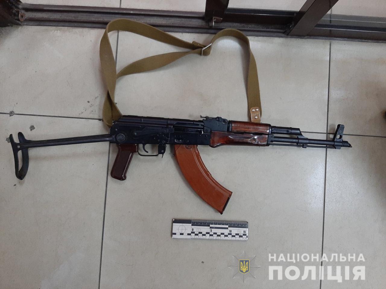 В Харькове мужчина хотел сдать автомат в ломбард