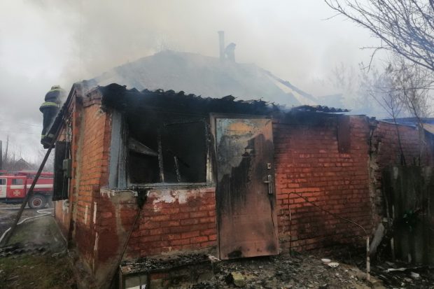 В Харьковской области огонь уничтожил дом