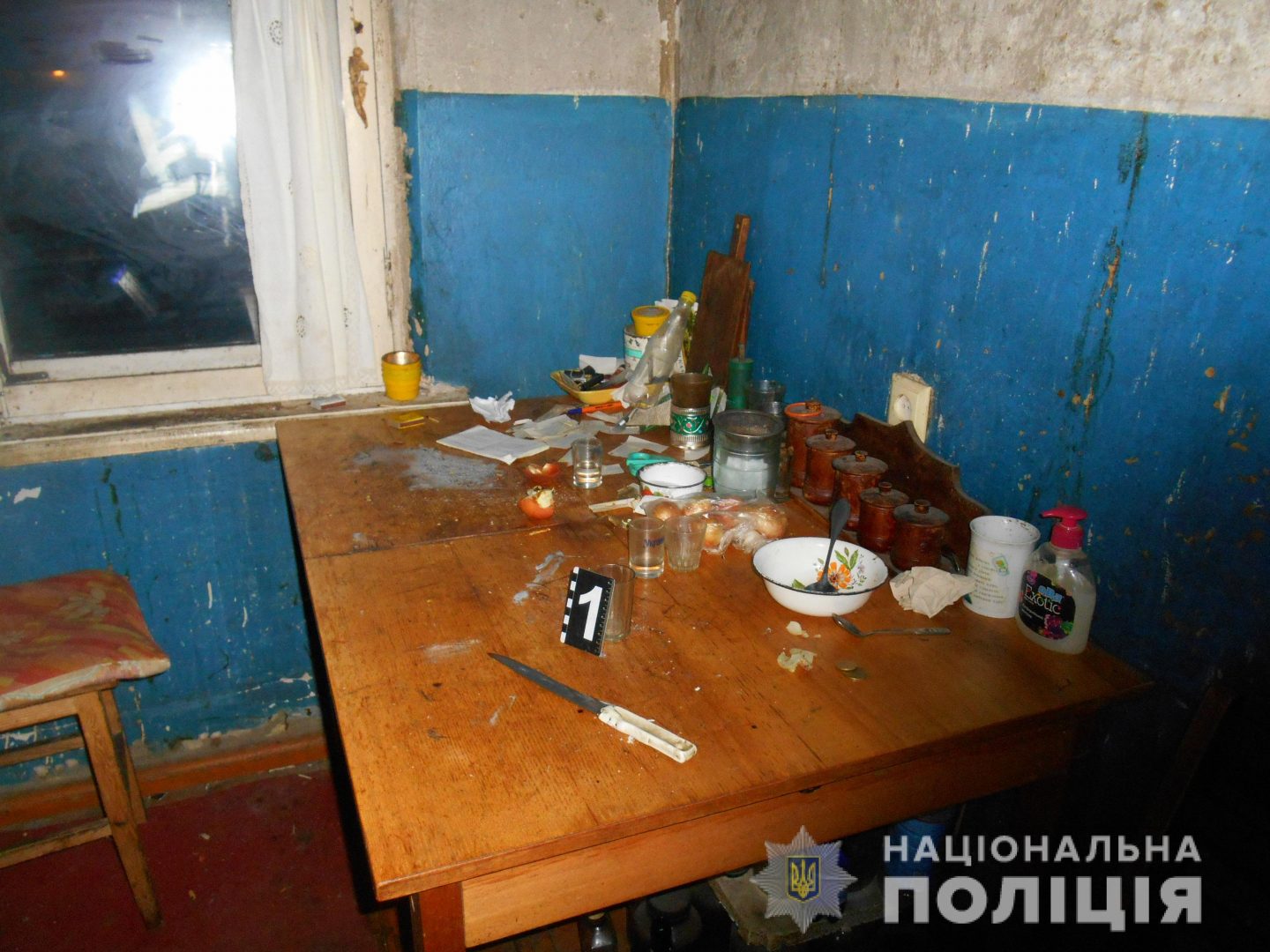 Под Харьковом в ходе пьянки женщина едва не зарезала мужчину