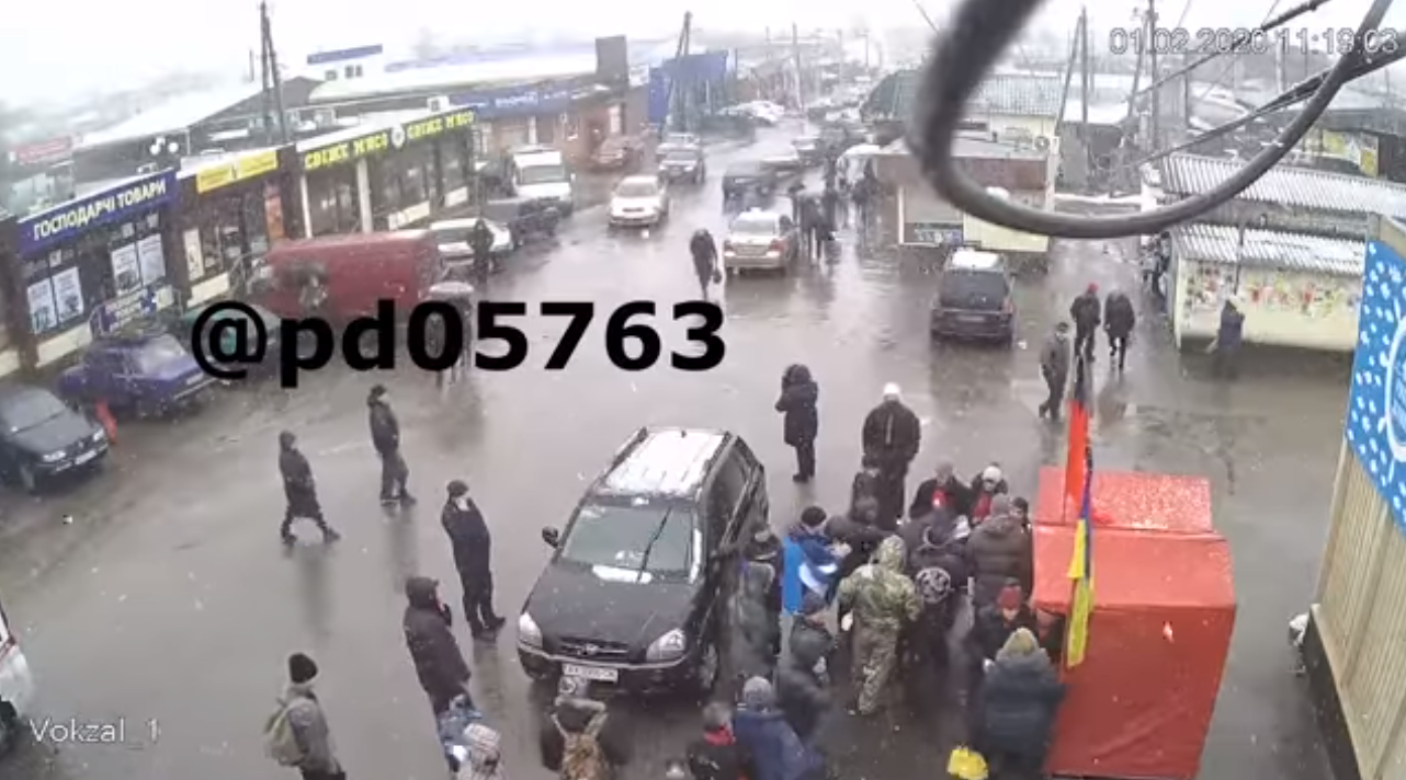 Под Харьковом разгромили палатку “Партии Шария” (видео)