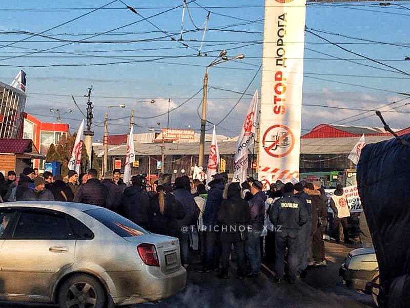 На Барабашово потасовка между представителями рынка и коммунальщиками (видео)