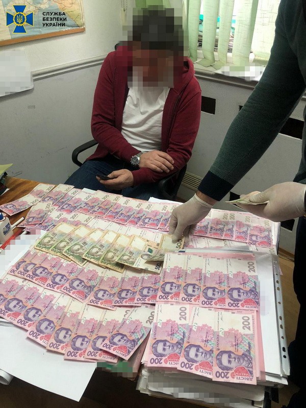 СБУ разоблачила на взятках чиновника Харьковских тепловых сетей