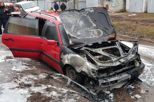 В Харькове во время движения загорелся автомобиль