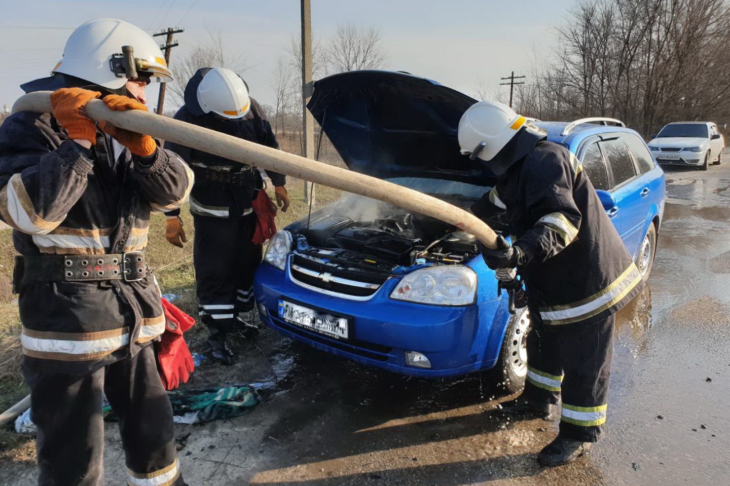 Под Харьковом во время движения загорелся автомобиль