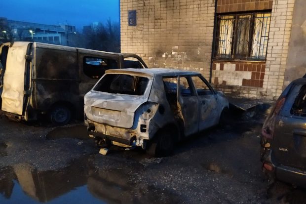 В Харькове ночью сгорело четыре автомобиля