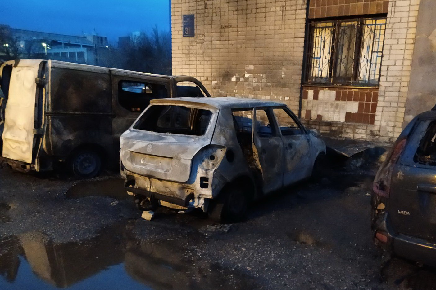 В Харькове ночью сгорело четыре автомобиля