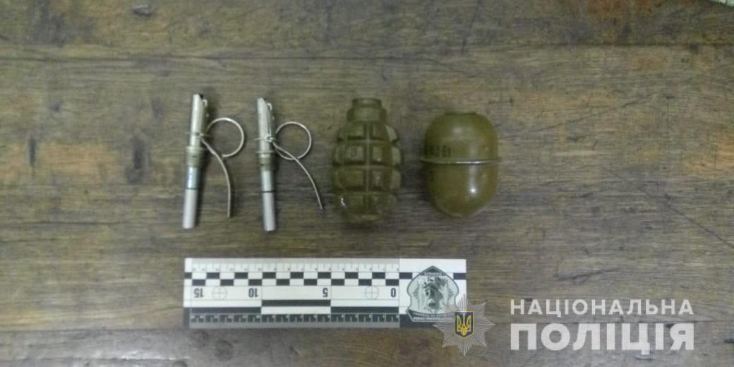 В харьковской подземке у мужчины изъяли две боевые гранаты