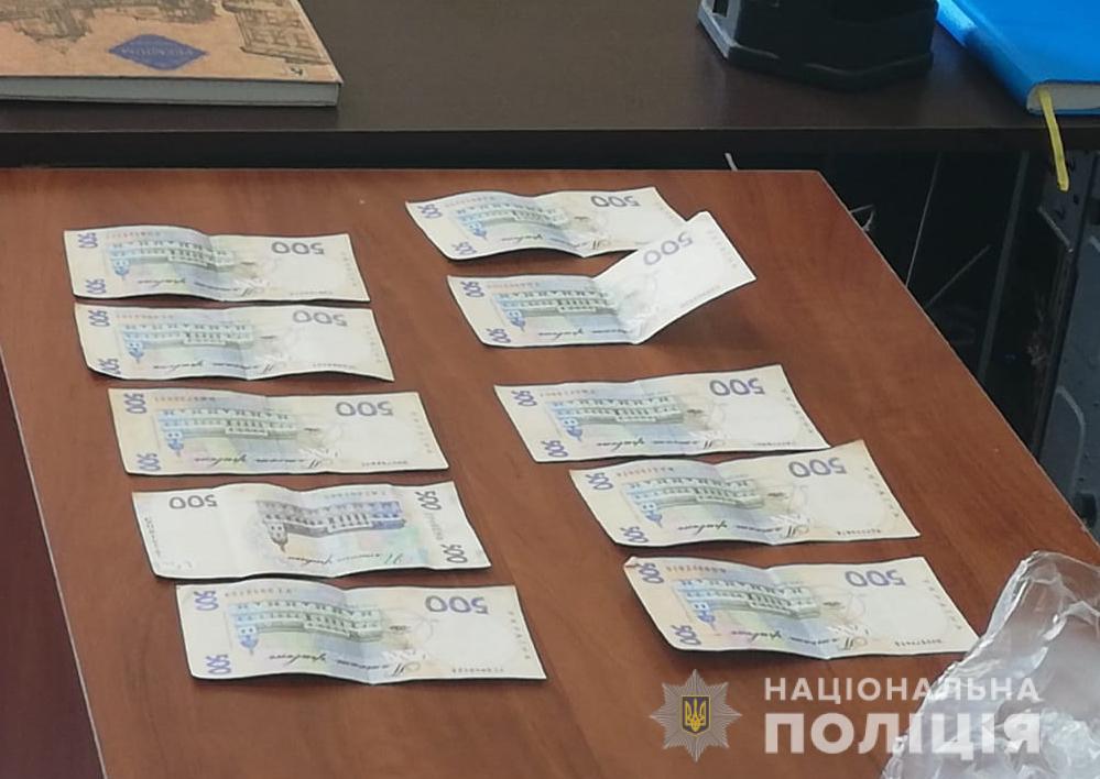 На Харьковщине задержали мужчину, который пытался дать взятку полицейскому