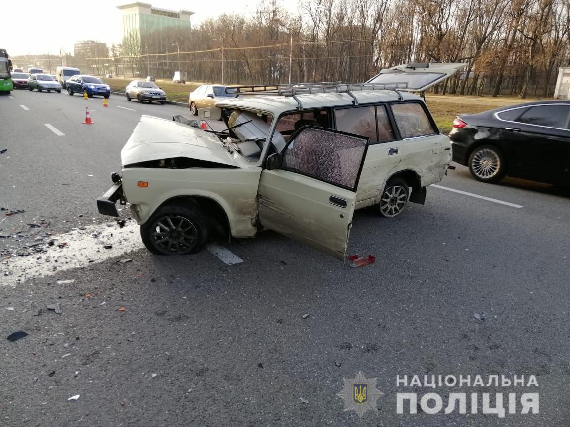 В результате аварии в Харькове пострадали пятеро